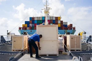 Cara Menyimpan Barang di Kapal dengan Aman