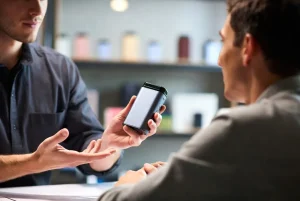 Apa yang Dilakukan Salesperson Saat Menjual Produk ke Klien