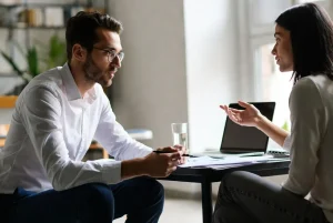 Memahami Pola Pikir Lawan Bicara dalam Negosiasi