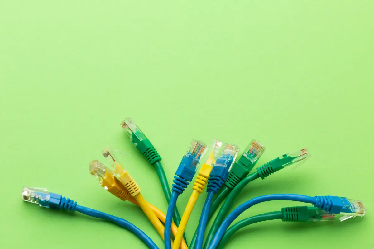Fakta Kenapa Kabel Fiber Optic Nggak Boleh Tertekuk Tajam