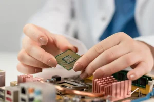 Kenapa Chip Mikroprosesor Bisa Sekecil Itu Tapi Pintar?