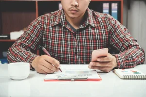 Bagaimana Cara Menemukan Selisih dalam Laporan Uang?