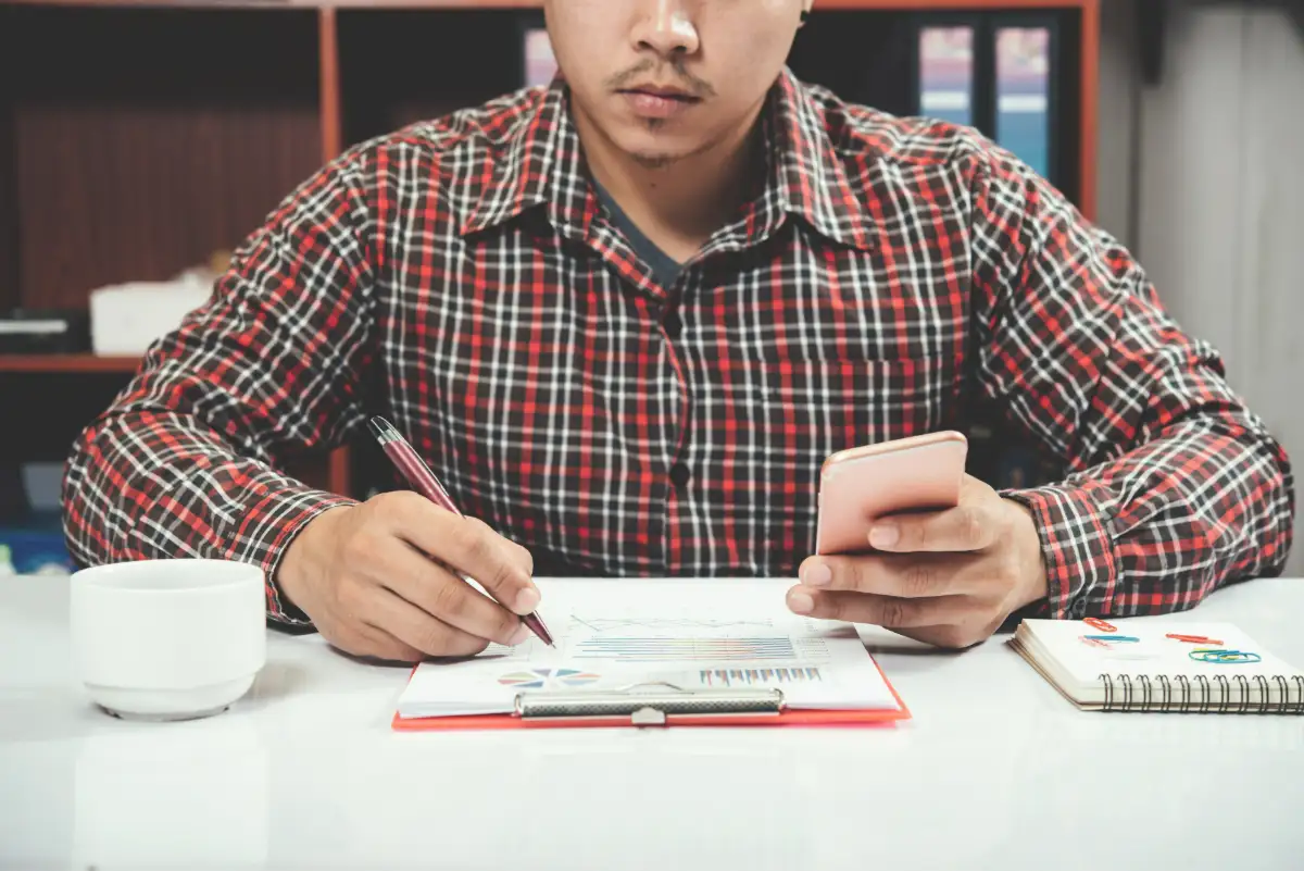 Bagaimana Cara Menemukan Selisih dalam Laporan Uang?