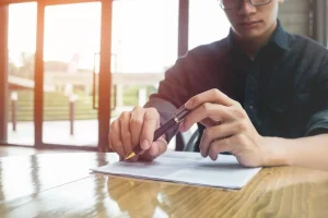 Tanda Tangan Kontrak Tanpa Baca, Apa Bahayanya?