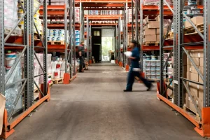 Alasan Stok Barang di Gudang Sering Tidak Sesuai Data